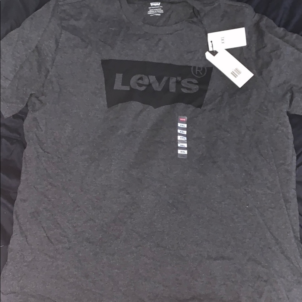 levi’s t shirt